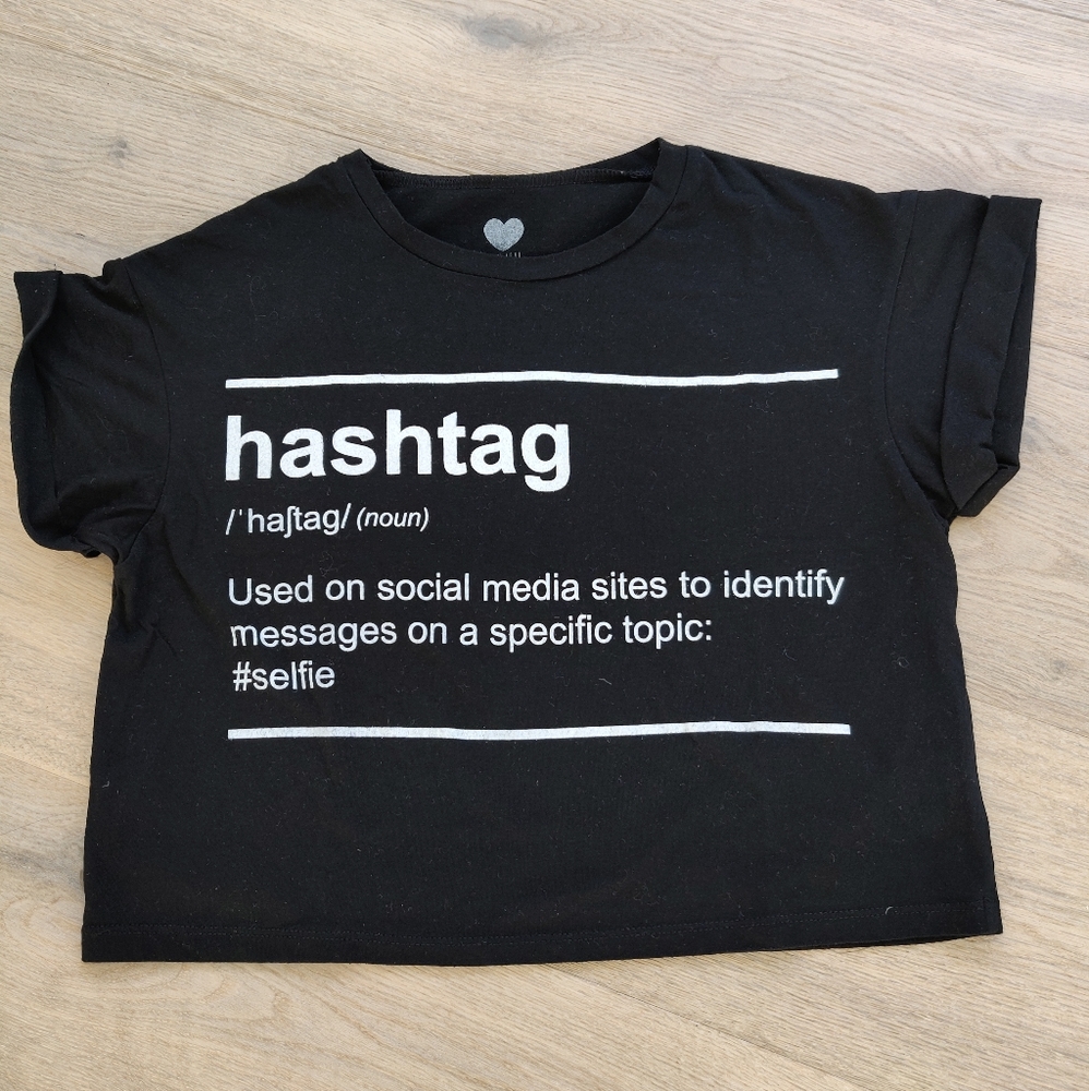 2KUHL - #Hashtag Cropped Graphic Tee